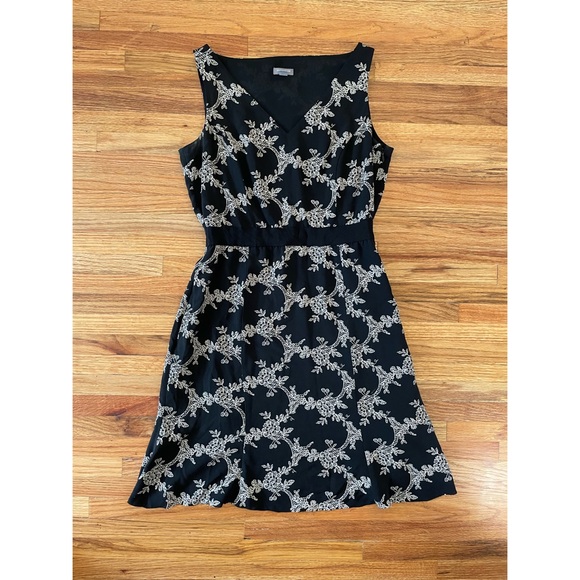 Ann Taylor Petites Black Flowy A-Line Dress with White Paisley Print, Size 4P